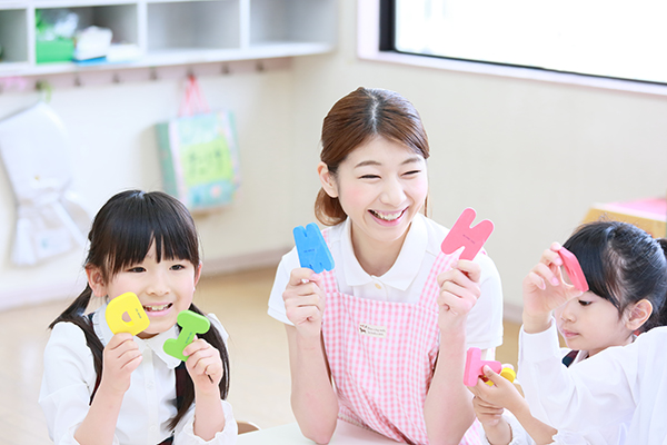 保育助手勤務制度あり"